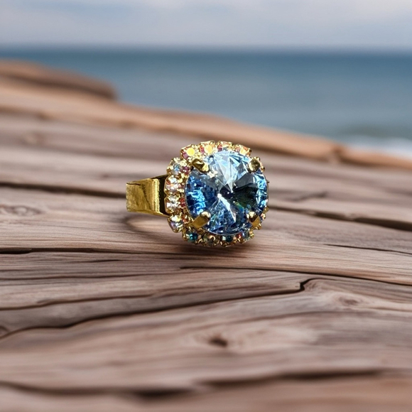 Handcrafted ring made with light sapphire Swarovski crystal size adjustable - Picture 4 of 6